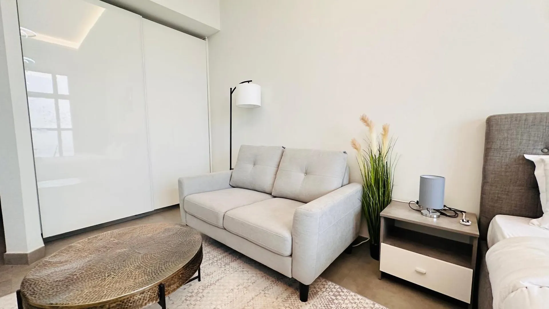 Luxury Studio Apartment Canal View Business Bay Free Parking By Belvilla Dubai United Arab Emirates