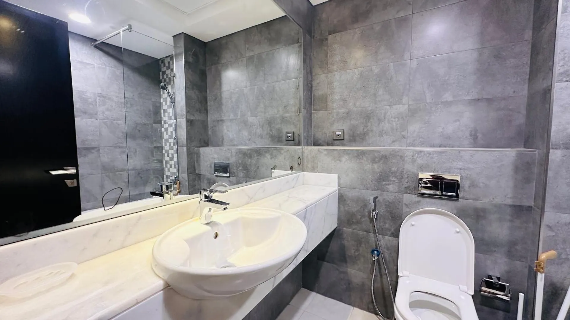 Luxury Studio Apartment Canal View Business Bay Free Parking By Belvilla Dubai