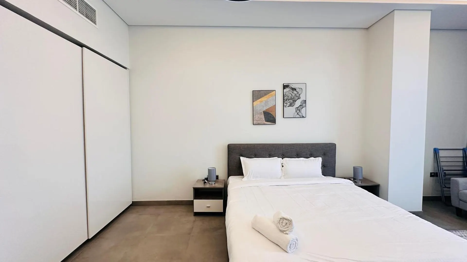 Luxury Studio Apartment Canal View Business Bay Free Parking By Belvilla Dubai Homestay