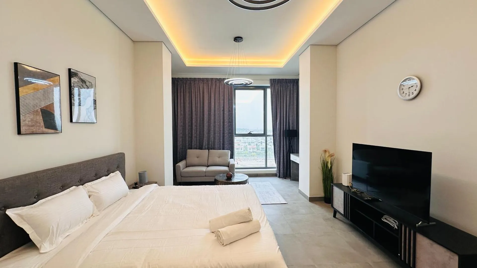 Luxury Studio Apartment Canal View Business Bay Free Parking By Belvilla Dubai Homestay