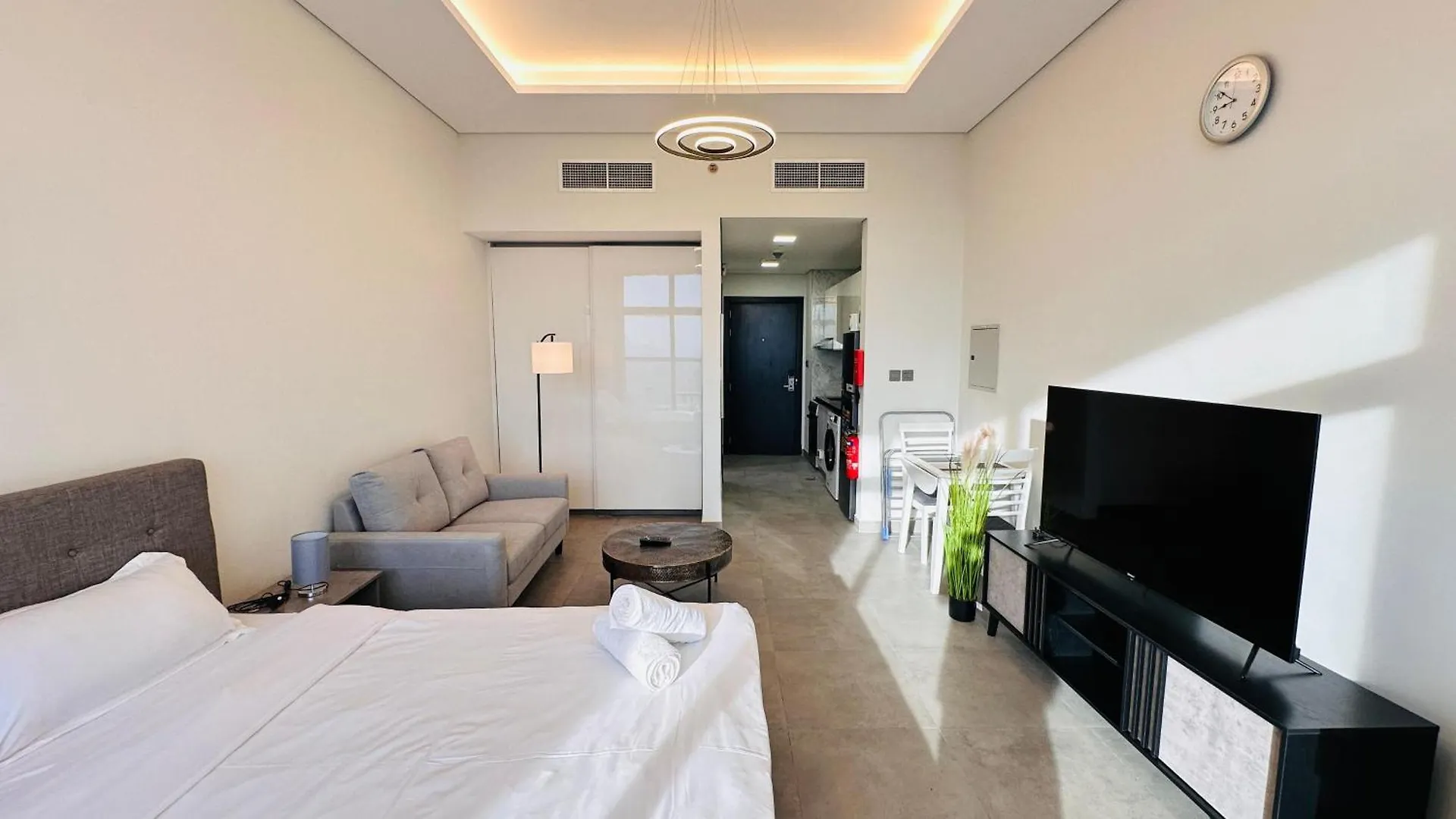Homestay Luxury Studio Apartment Canal View Business Bay Free Parking By Belvilla Dubai