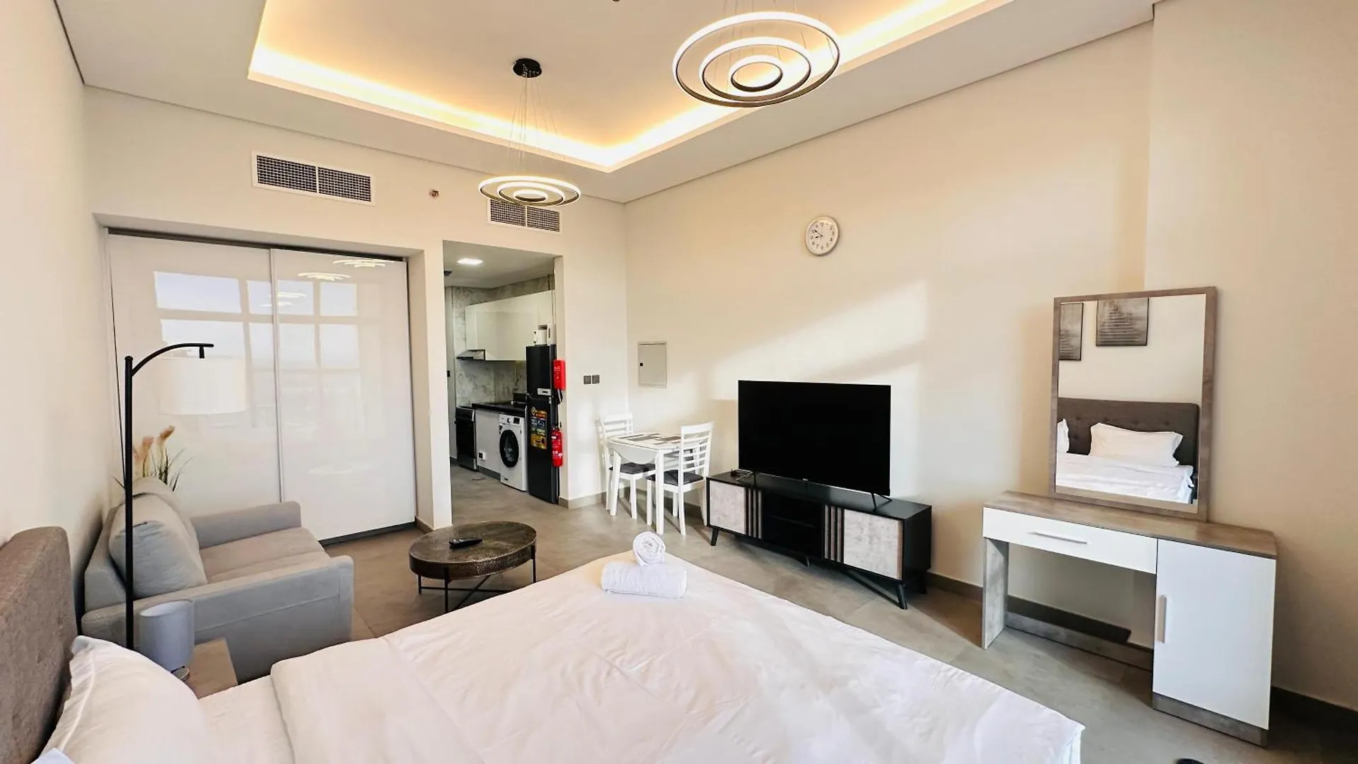 Homestay Luxury Studio Apartment Canal View Business Bay Free Parking By Belvilla Dubai United Arab Emirates