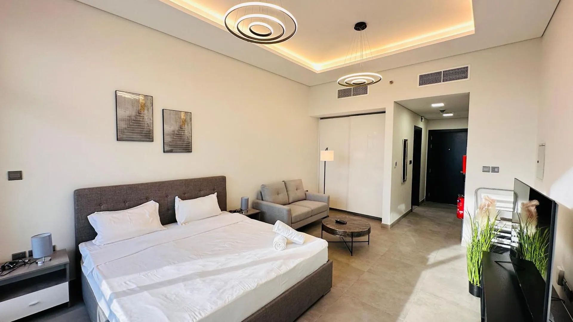 Homestay Luxury Studio Apartment Canal View Business Bay Free Parking By Belvilla Dubai