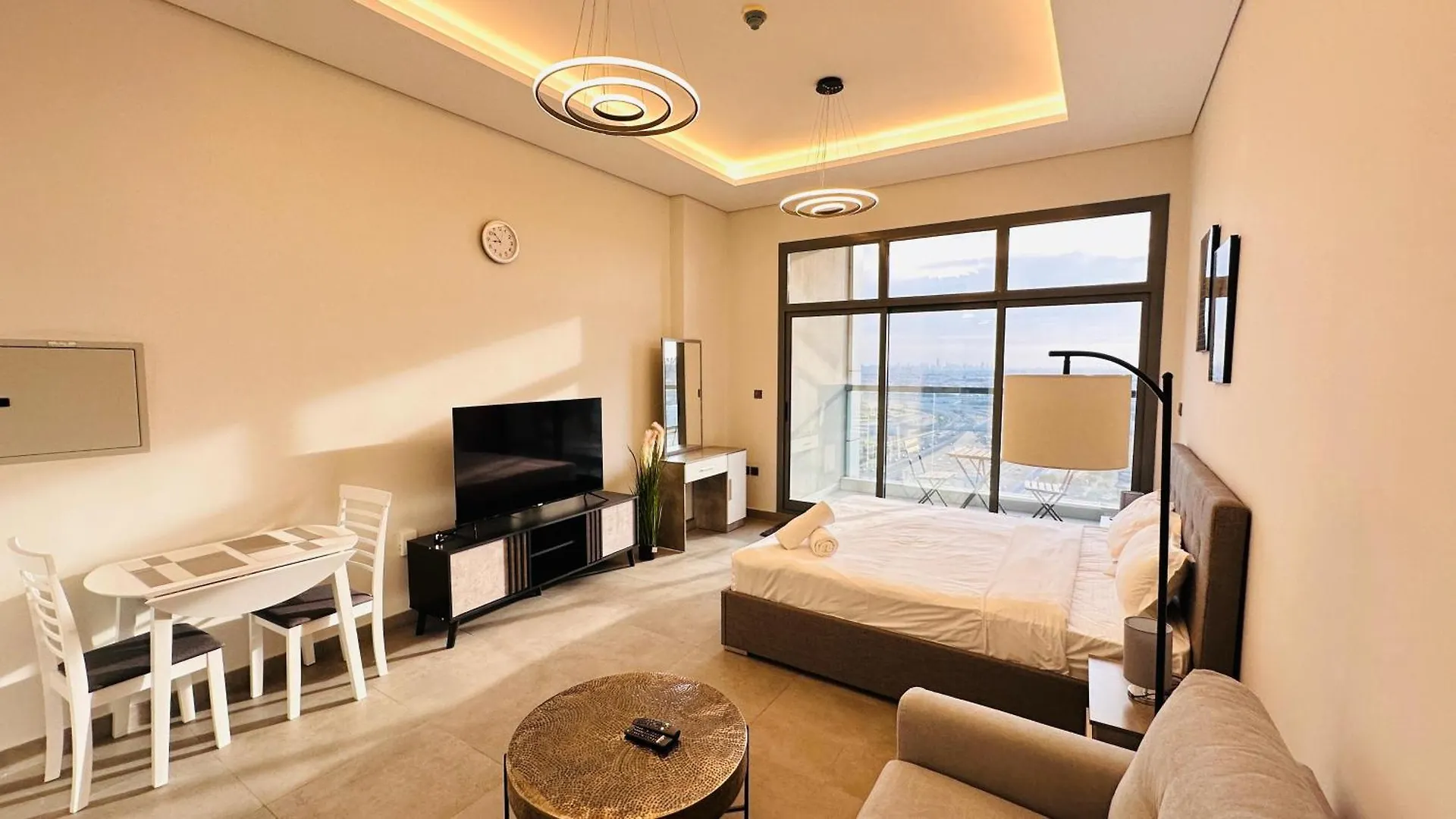 Luxury Studio Apartment Canal View Business Bay Free Parking By Belvilla Dubai Homestay